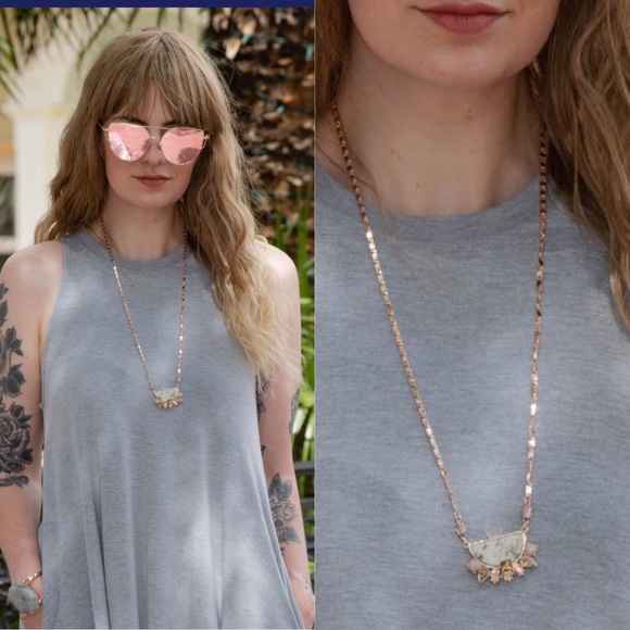 :::: Long Statement Necklace - Picture 1 of 4